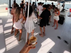 What to Expect from a Luxury Boat Party in Barcelona
